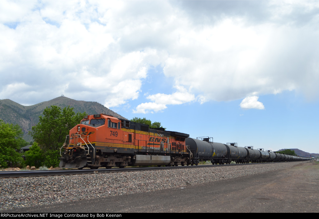 BNSF 749